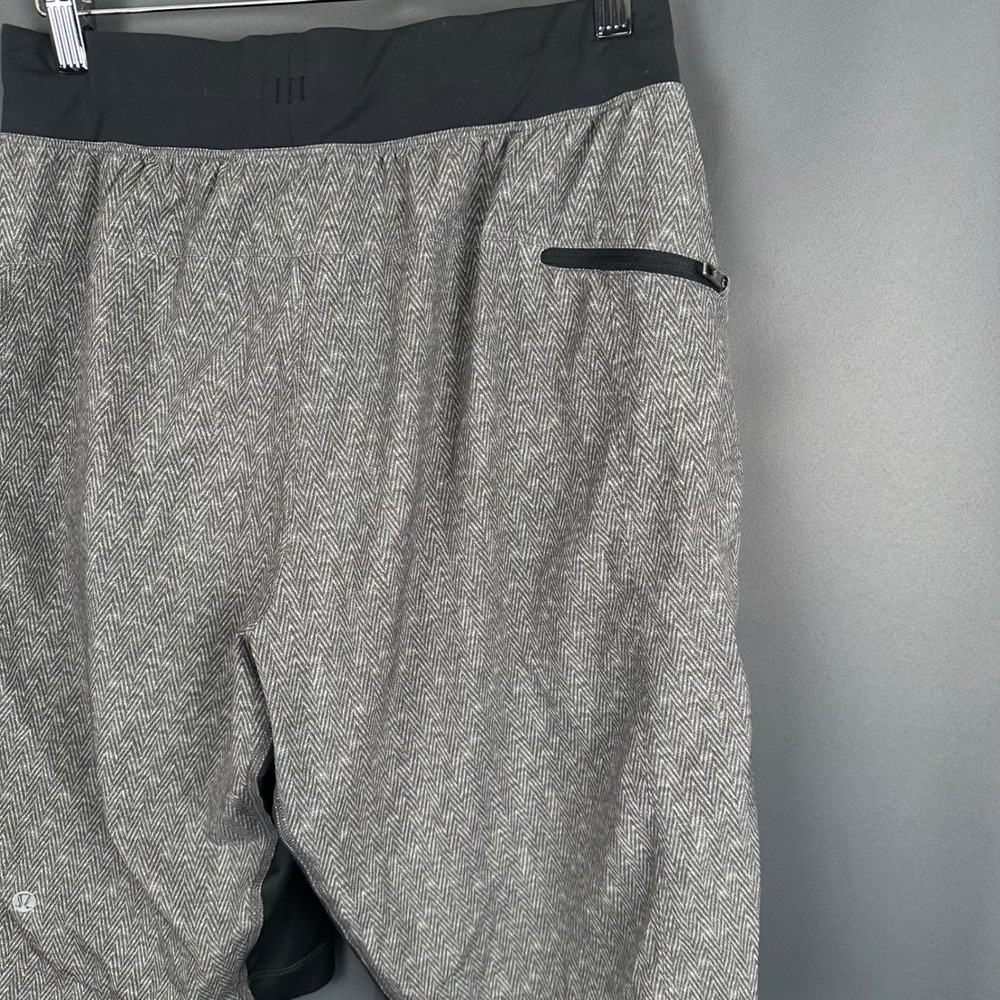 Lululemon Mens Grey Herringbone Athletic Training Shorts Black Waistband - Picture 6 of 9
